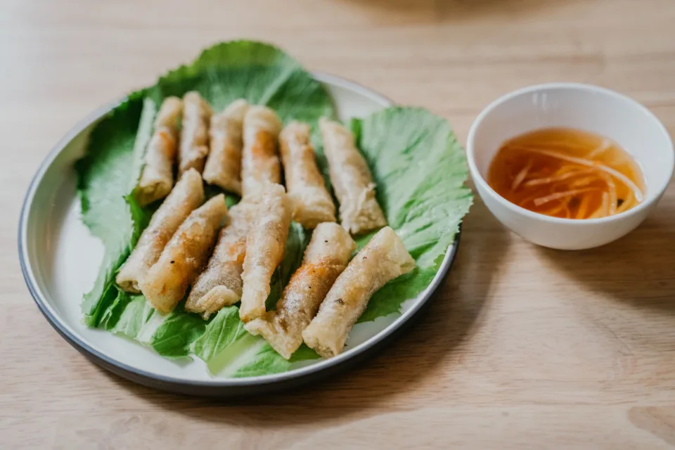 Bàn ăn tại Ngô Duy Phong